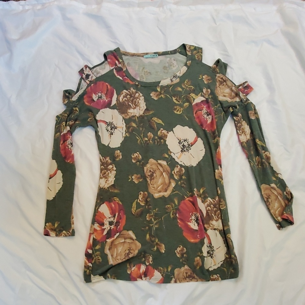 Cold shoulder tunic